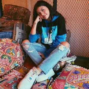 Meet your Posher, Sara luna